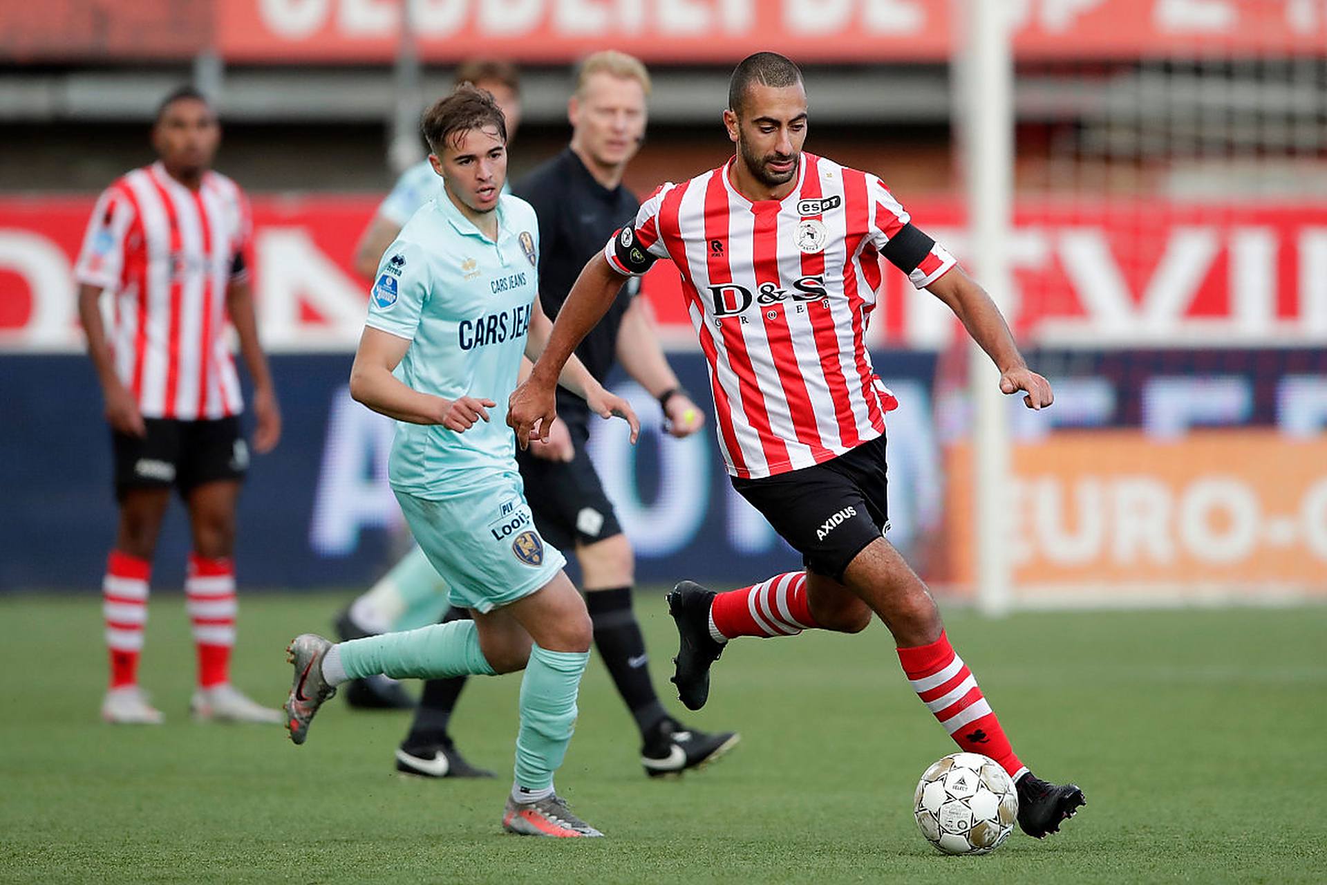 对手翼侧上 对手翼侧上